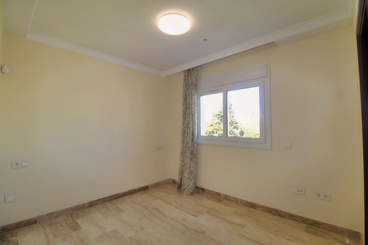 4 Bed Detached Villa in Guadalmina Alta