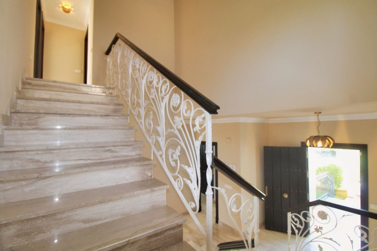 4 Bed Detached Villa in Guadalmina Alta