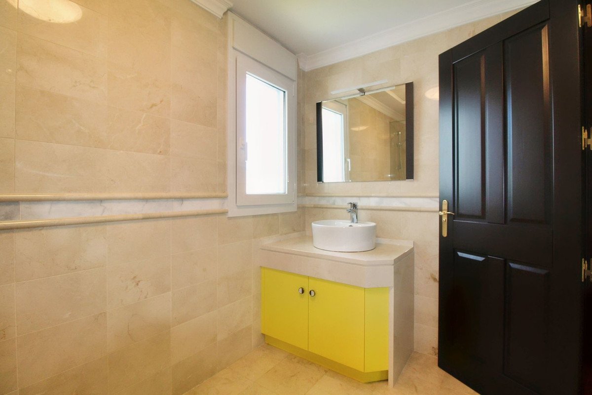 4 Bed Detached Villa in Guadalmina Alta