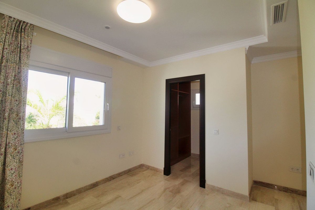 4 Bed Detached Villa in Guadalmina Alta