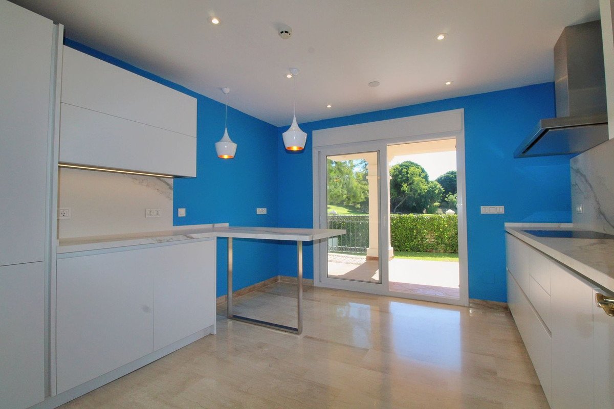 4 Bed Detached Villa in Guadalmina Alta