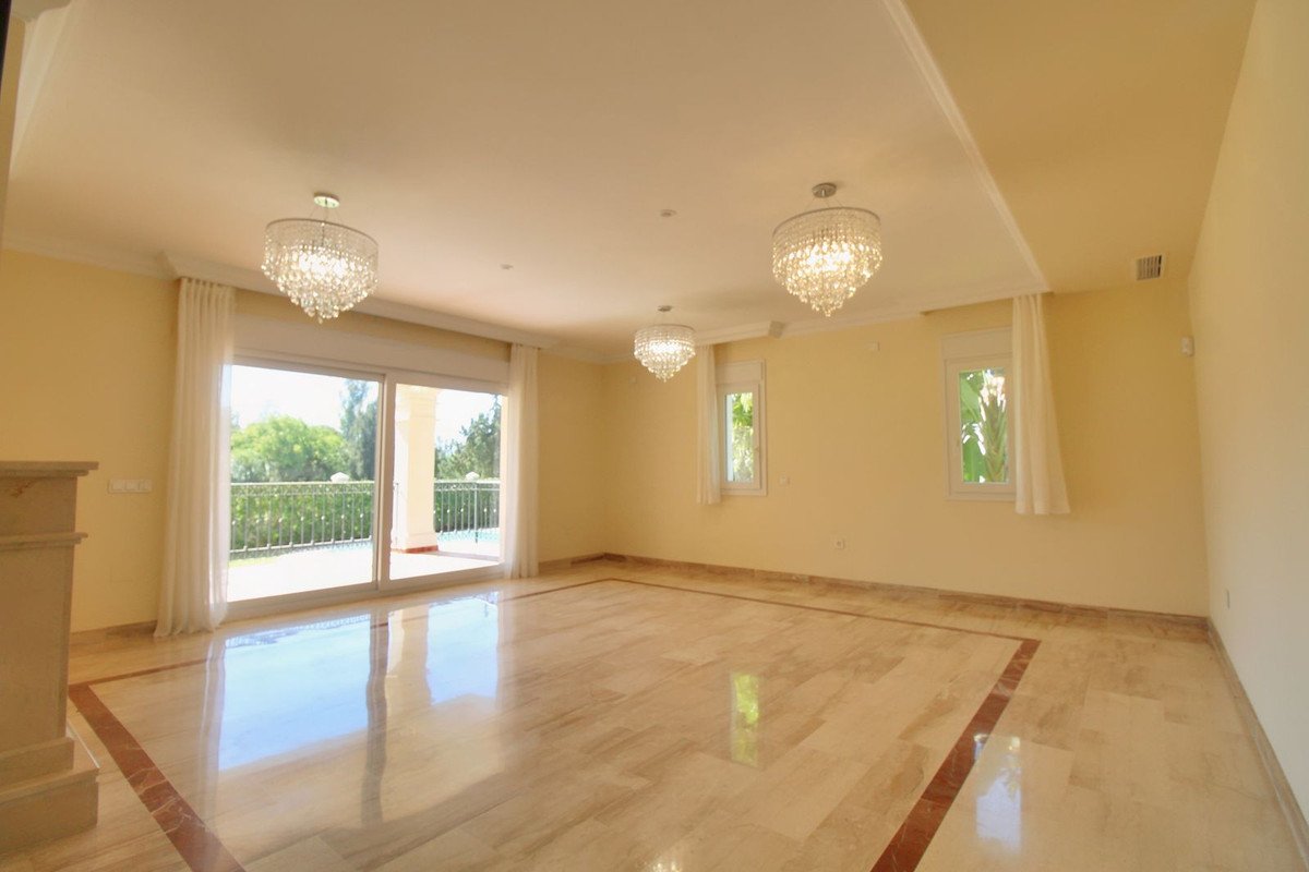 4 Bed Detached Villa in Guadalmina Alta