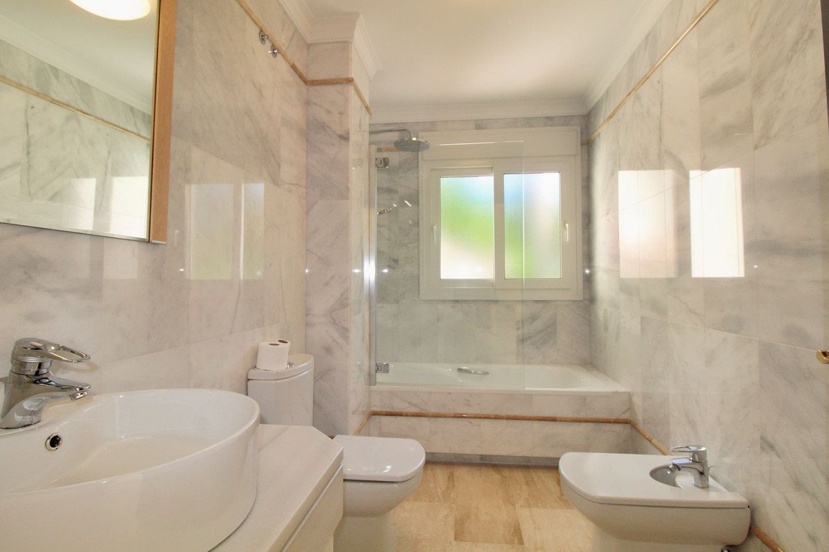 4 Bed Detached Villa in Guadalmina Alta