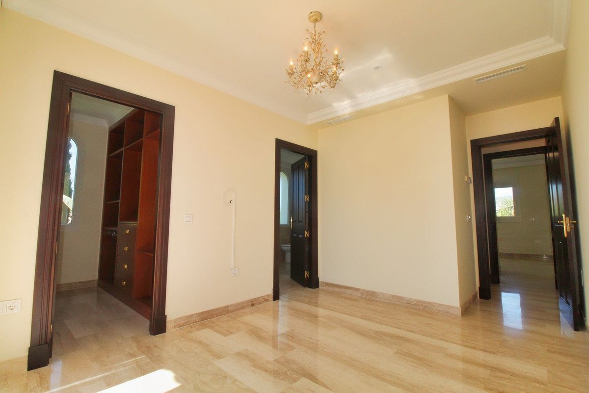 4 Bed Detached Villa in Guadalmina Alta
