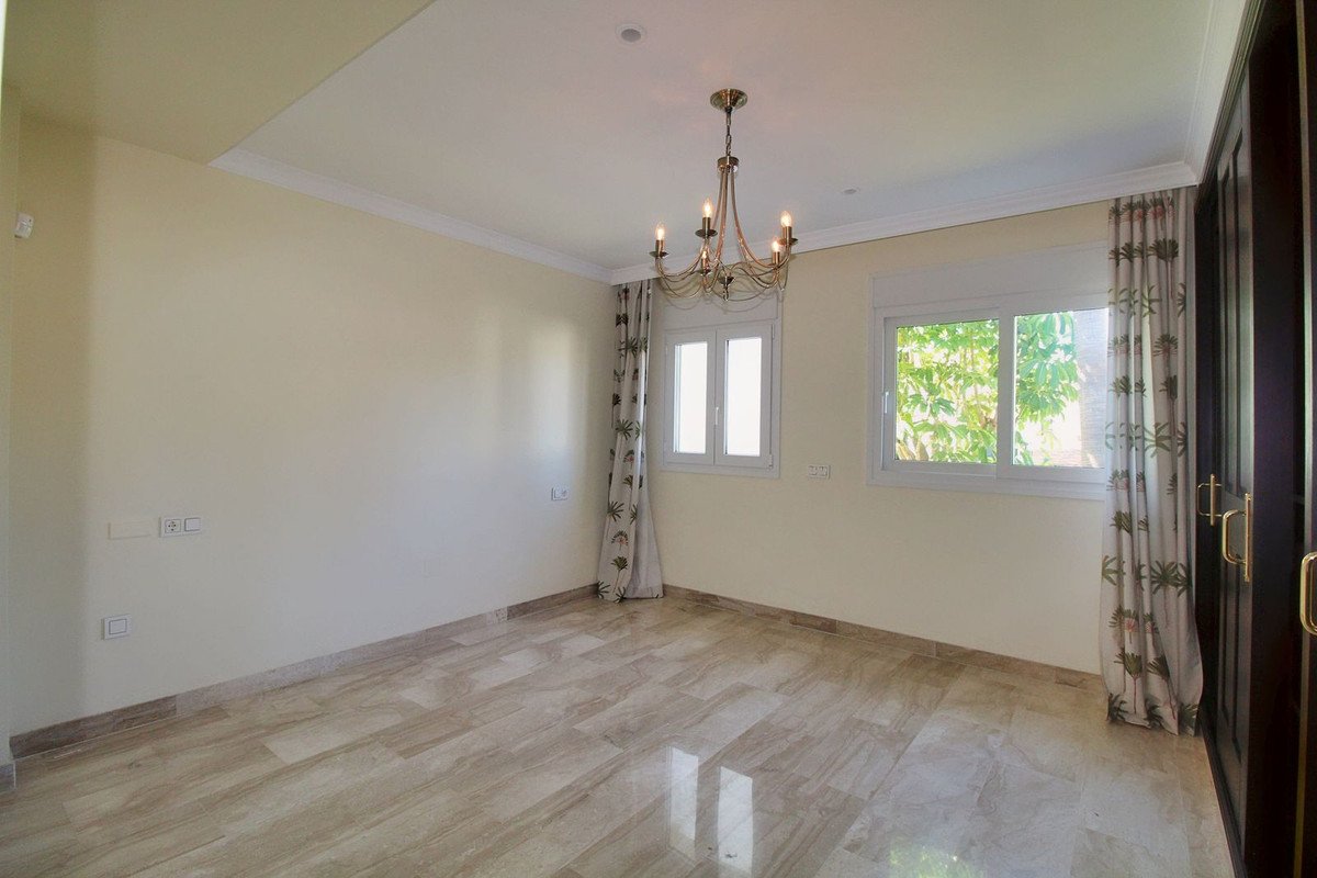 4 Bed Detached Villa in Guadalmina Alta