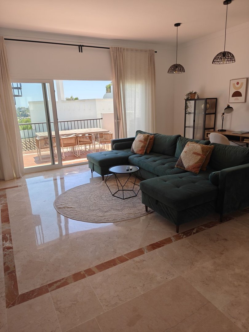 2 Bed Top Floor Apartment in Benahavís