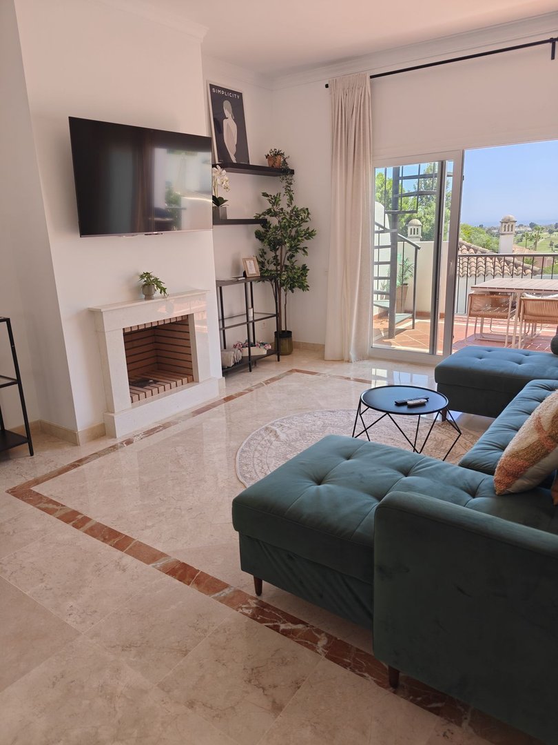 2 Bed Top Floor Apartment in Benahavís
