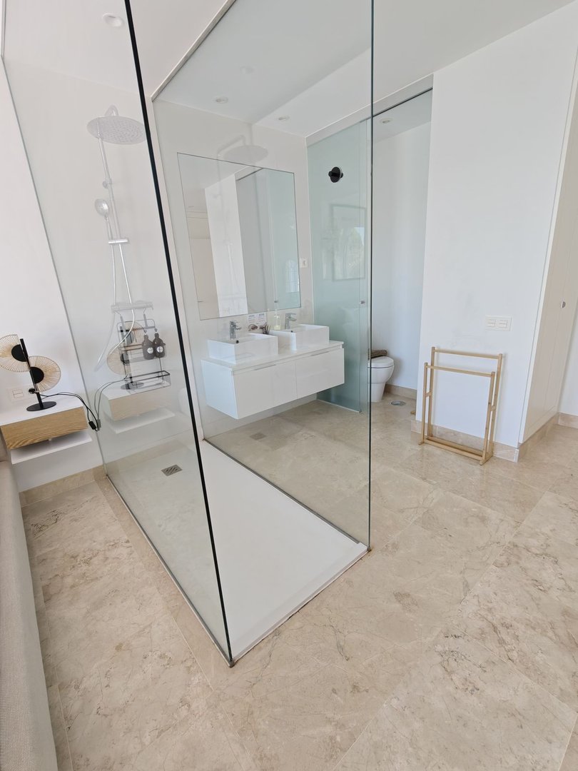 2 Bed Top Floor Apartment in Benahavís