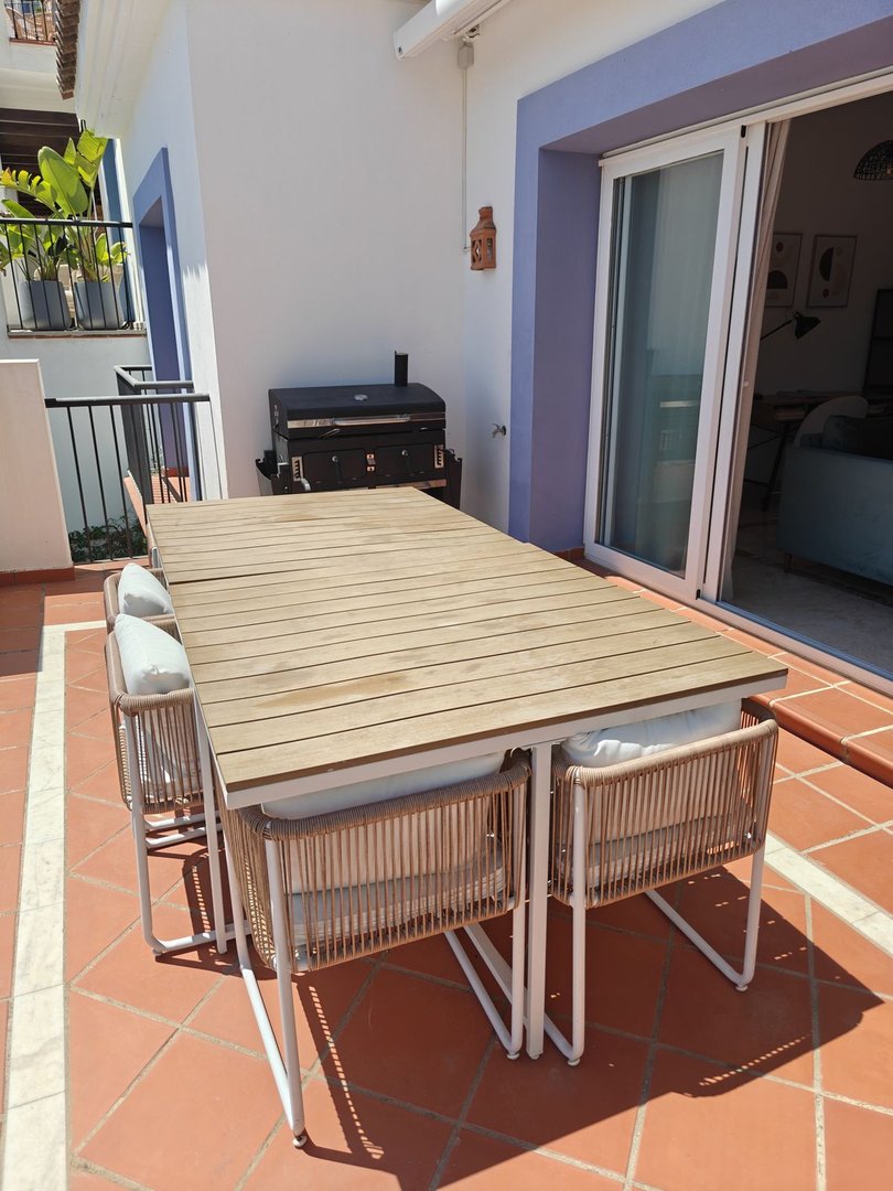 2 Bed Top Floor Apartment in Benahavís