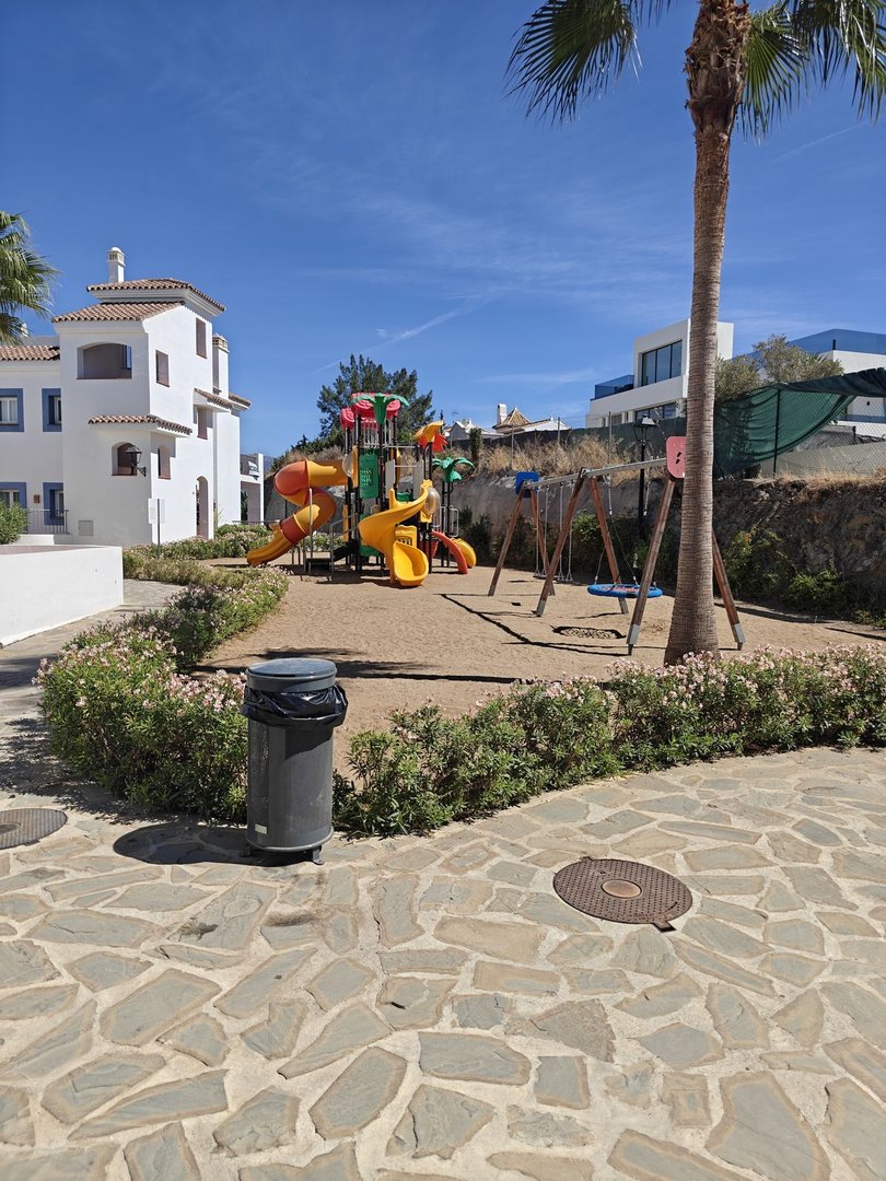 2 Bed Top Floor Apartment in Benahavís