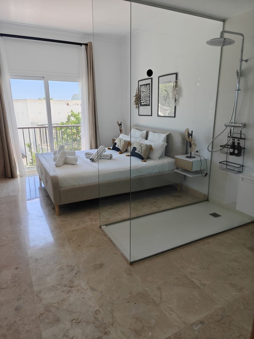 2 Bed Top Floor Apartment in Benahavís