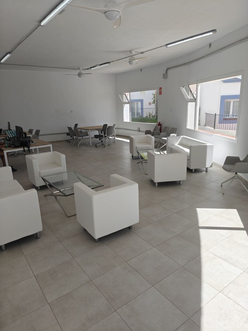 2 Bed Top Floor Apartment in Benahavís