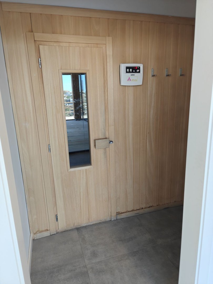 2 Bed Top Floor Apartment in Benahavís