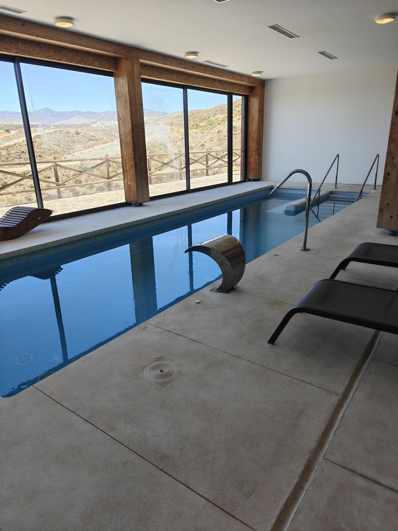 2 Bed Top Floor Apartment in Benahavís