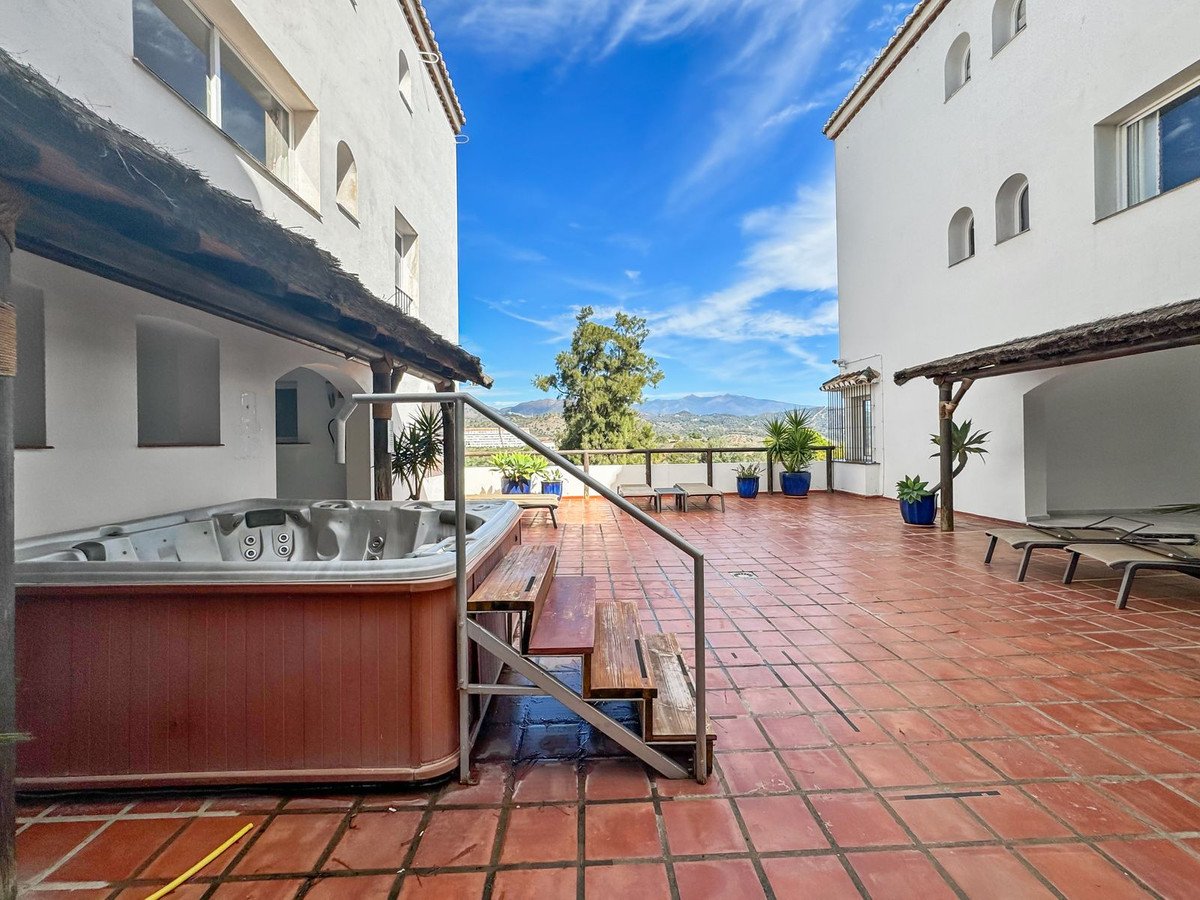 1 Bed Middle Floor Apartment in Estepona