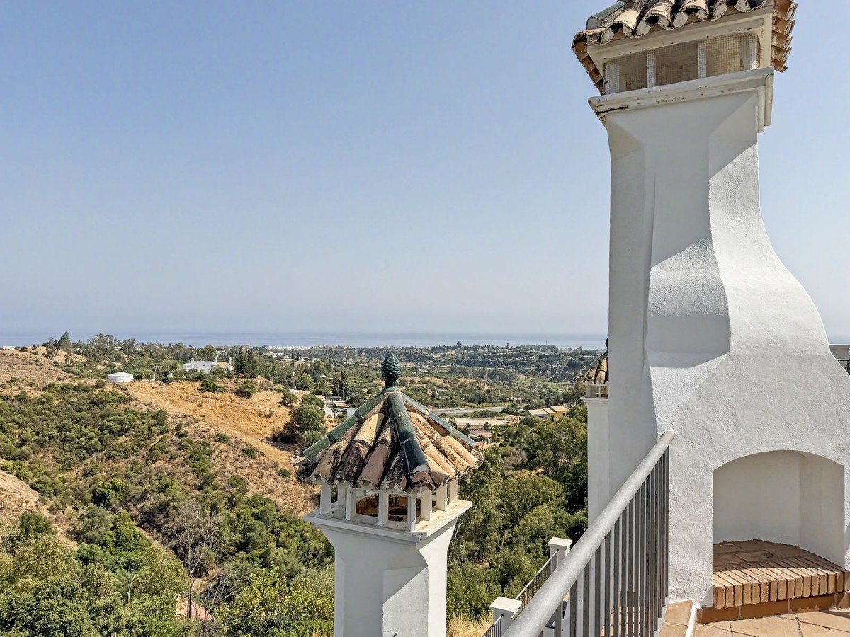 1 Bed Middle Floor Apartment in Estepona