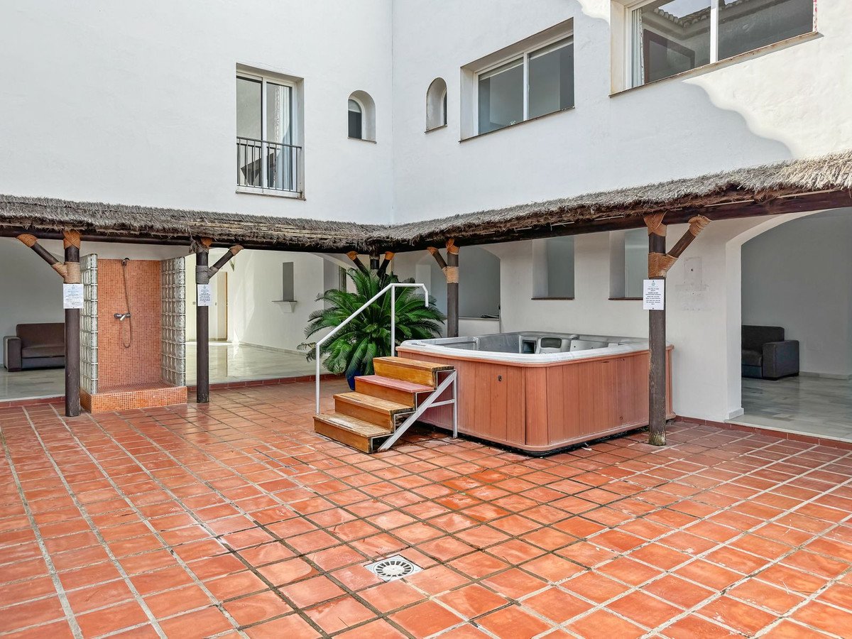 1 Bed Middle Floor Apartment in Estepona