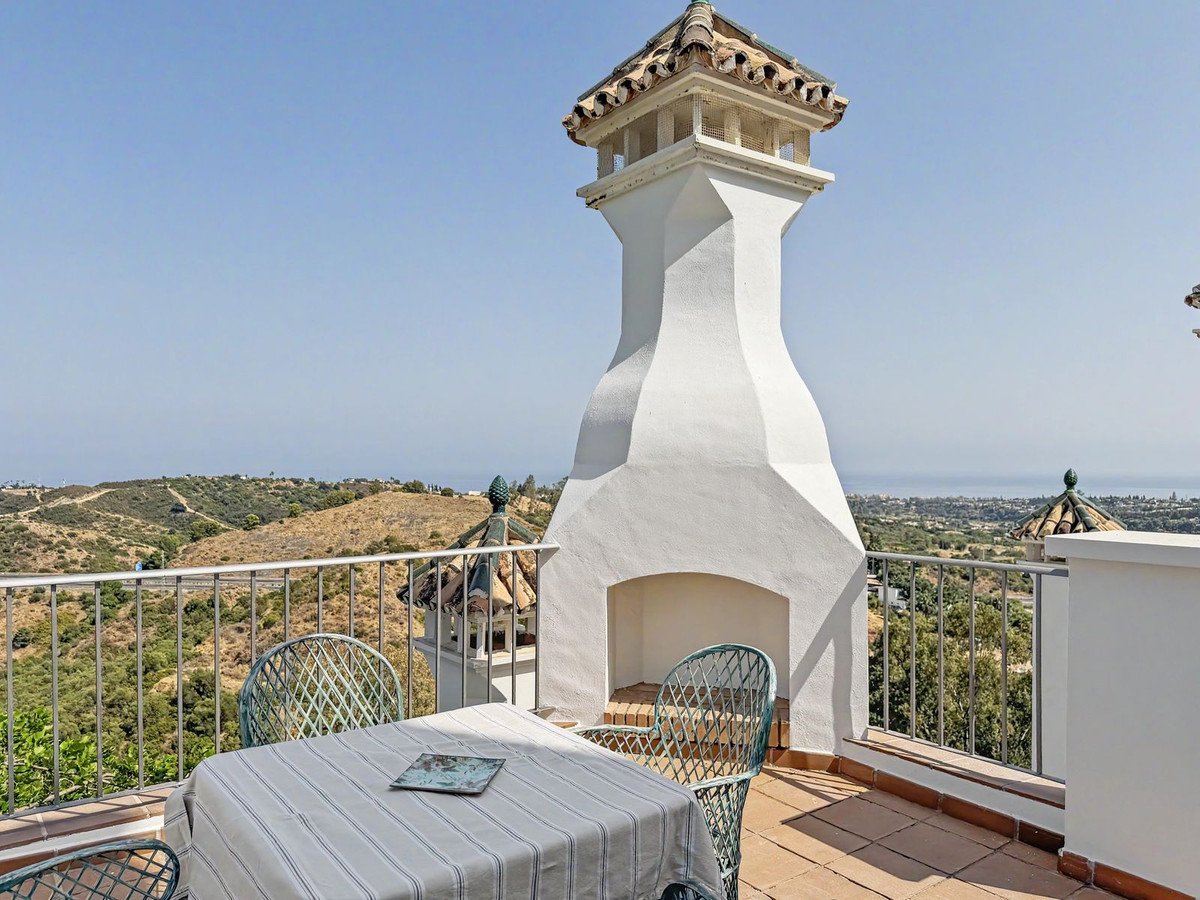 1 Bed Middle Floor Apartment in Estepona
