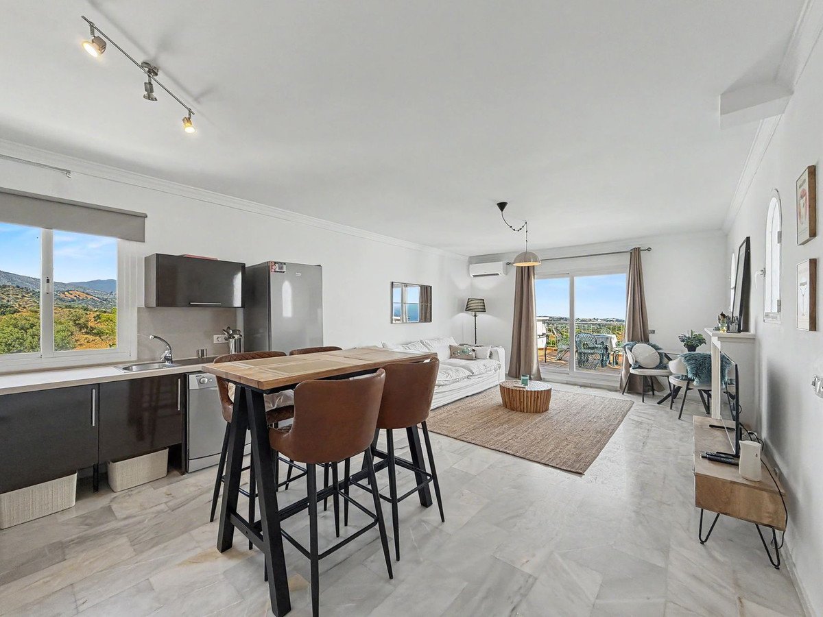 1 Bed Middle Floor Apartment in Estepona