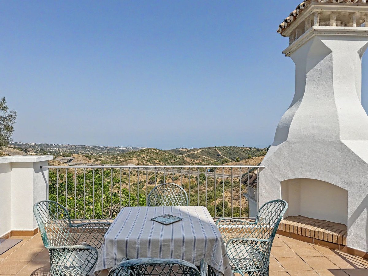 1 Bed Middle Floor Apartment in Estepona