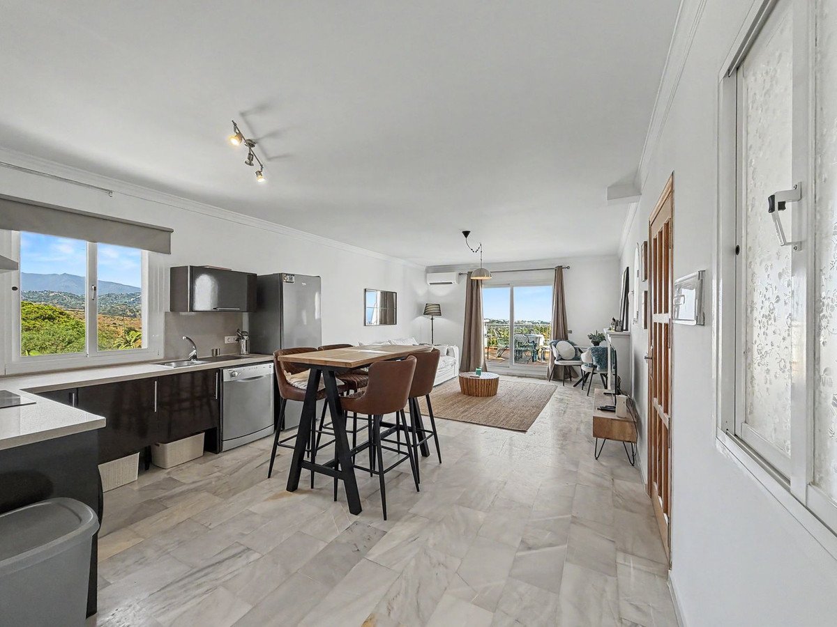 1 Bed Middle Floor Apartment in Estepona