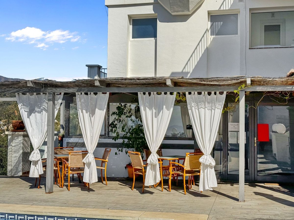 1 Bed Middle Floor Apartment in Estepona