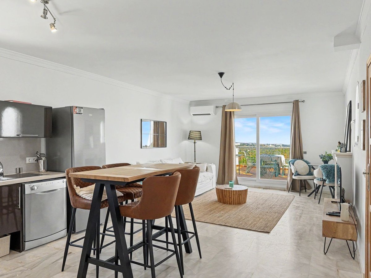 1 Bed Middle Floor Apartment in Estepona
