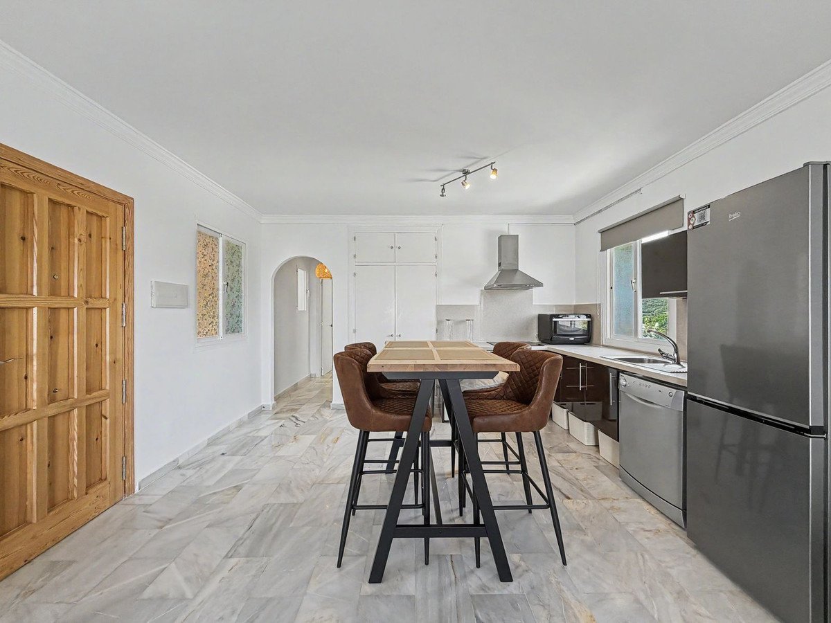 1 Bed Middle Floor Apartment in Estepona
