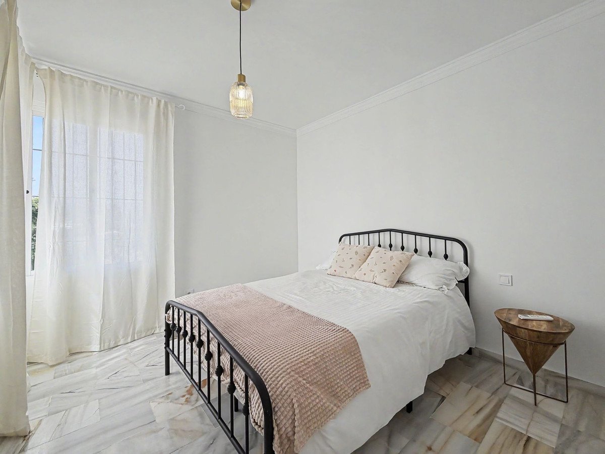 1 Bed Middle Floor Apartment in Estepona