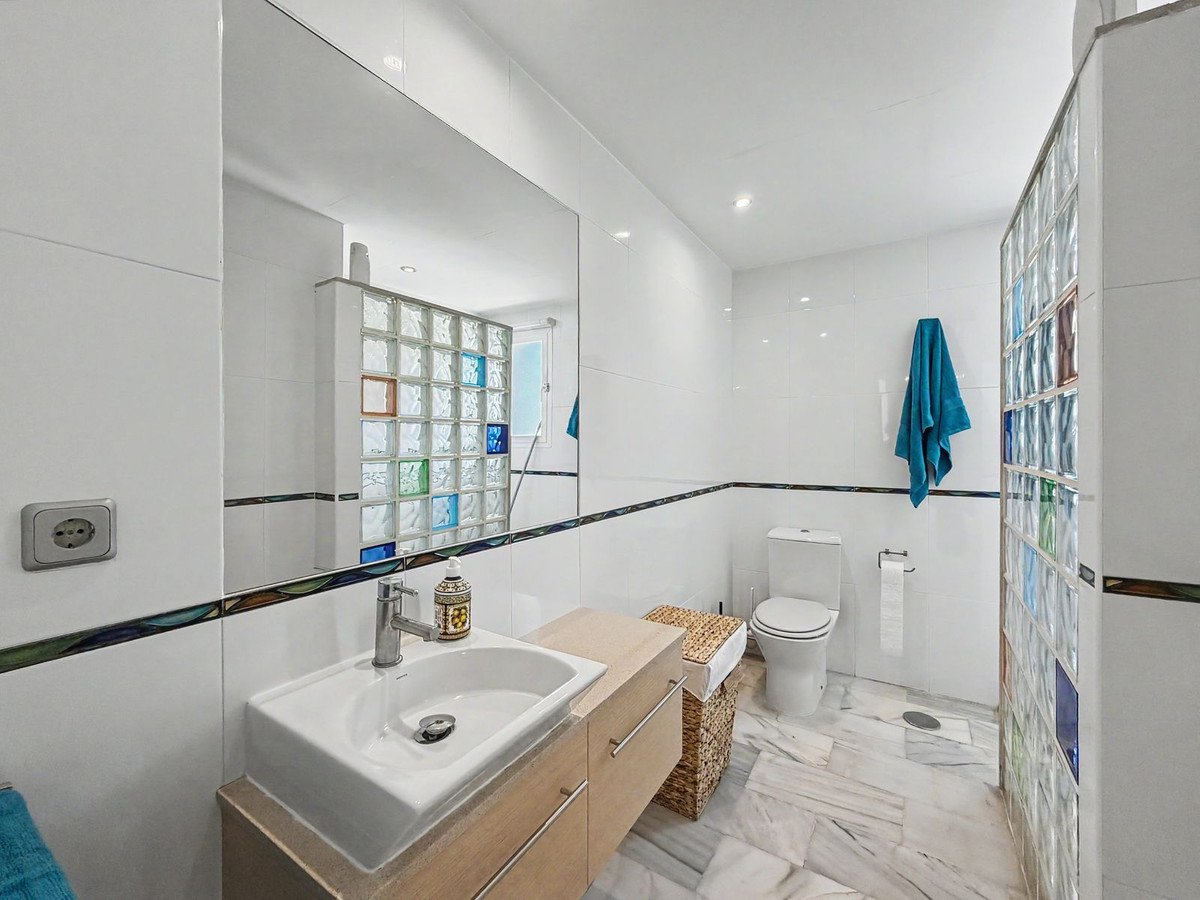 1 Bed Middle Floor Apartment in Estepona