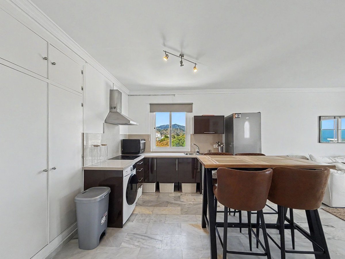 1 Bed Middle Floor Apartment in Estepona
