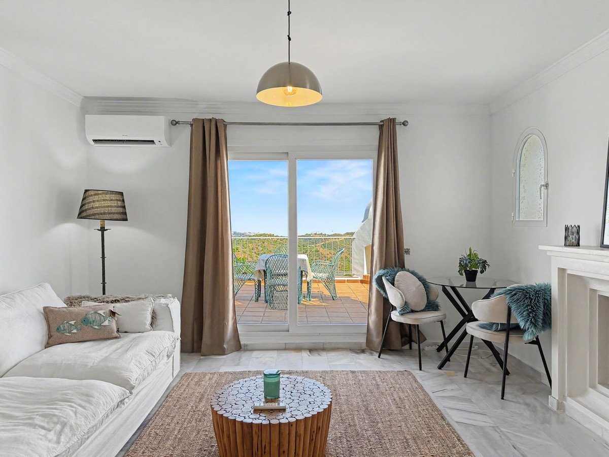 1 Bed Middle Floor Apartment in Estepona