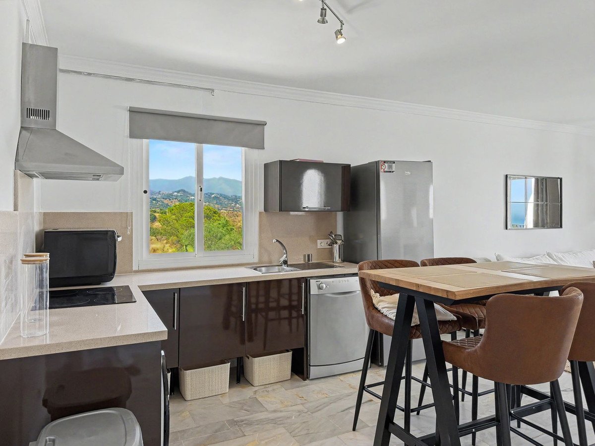 1 Bed Middle Floor Apartment in Estepona