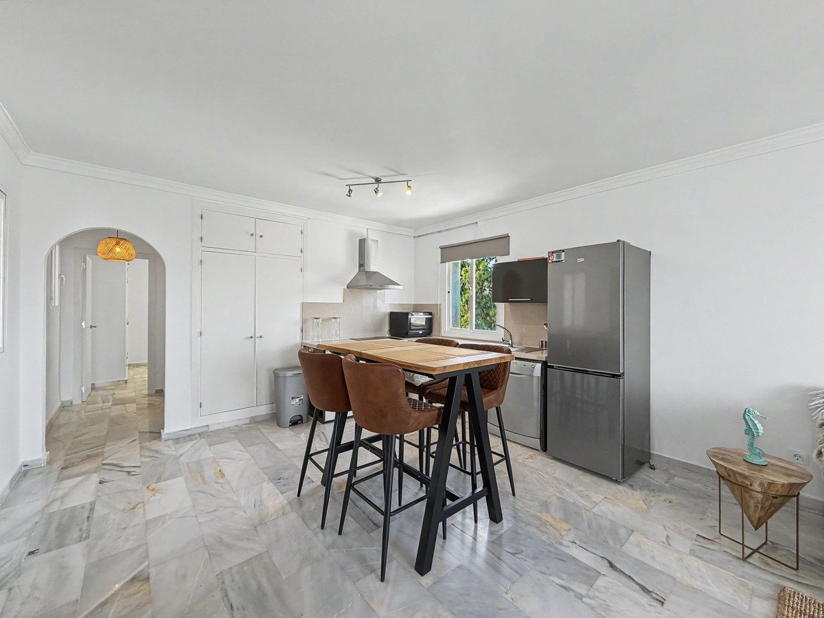 1 Bed Middle Floor Apartment in Estepona