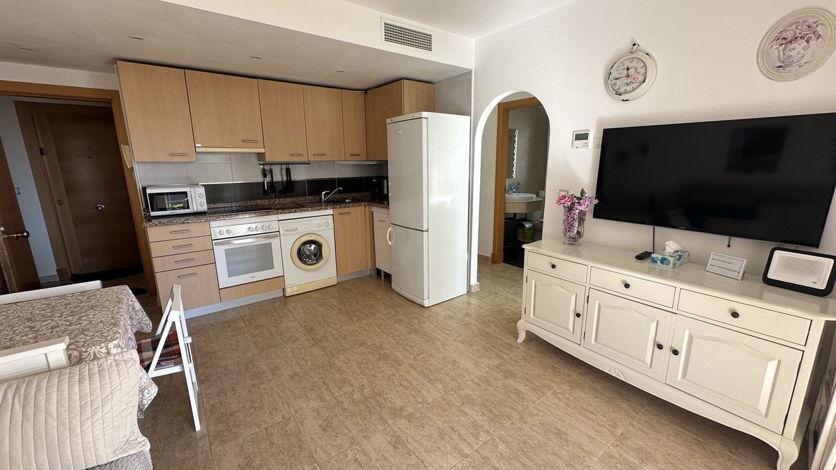 1 Bed Middle Floor Apartment in Estepona