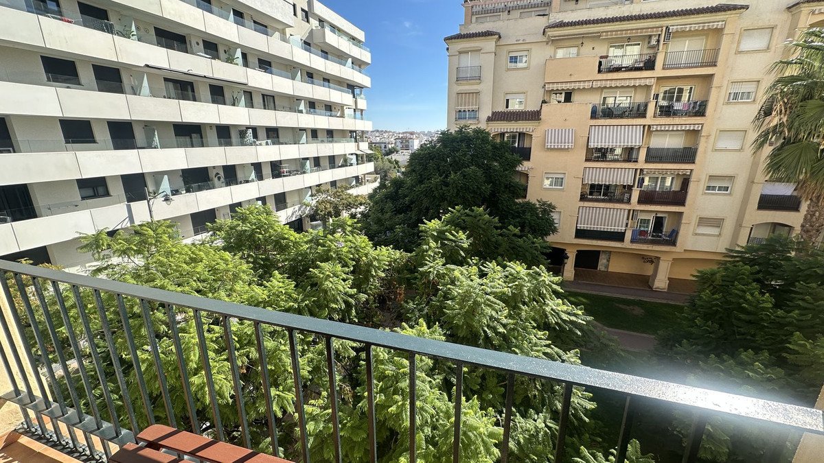 1 Bed Middle Floor Apartment in Estepona