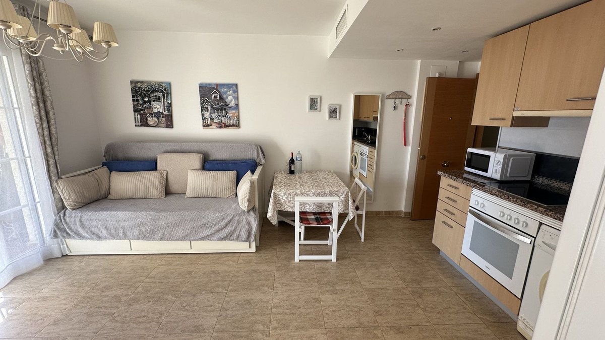 1 Bed Middle Floor Apartment in Estepona