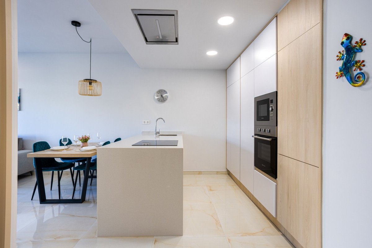 2 Bed Ground Floor Apartment in Los Altos