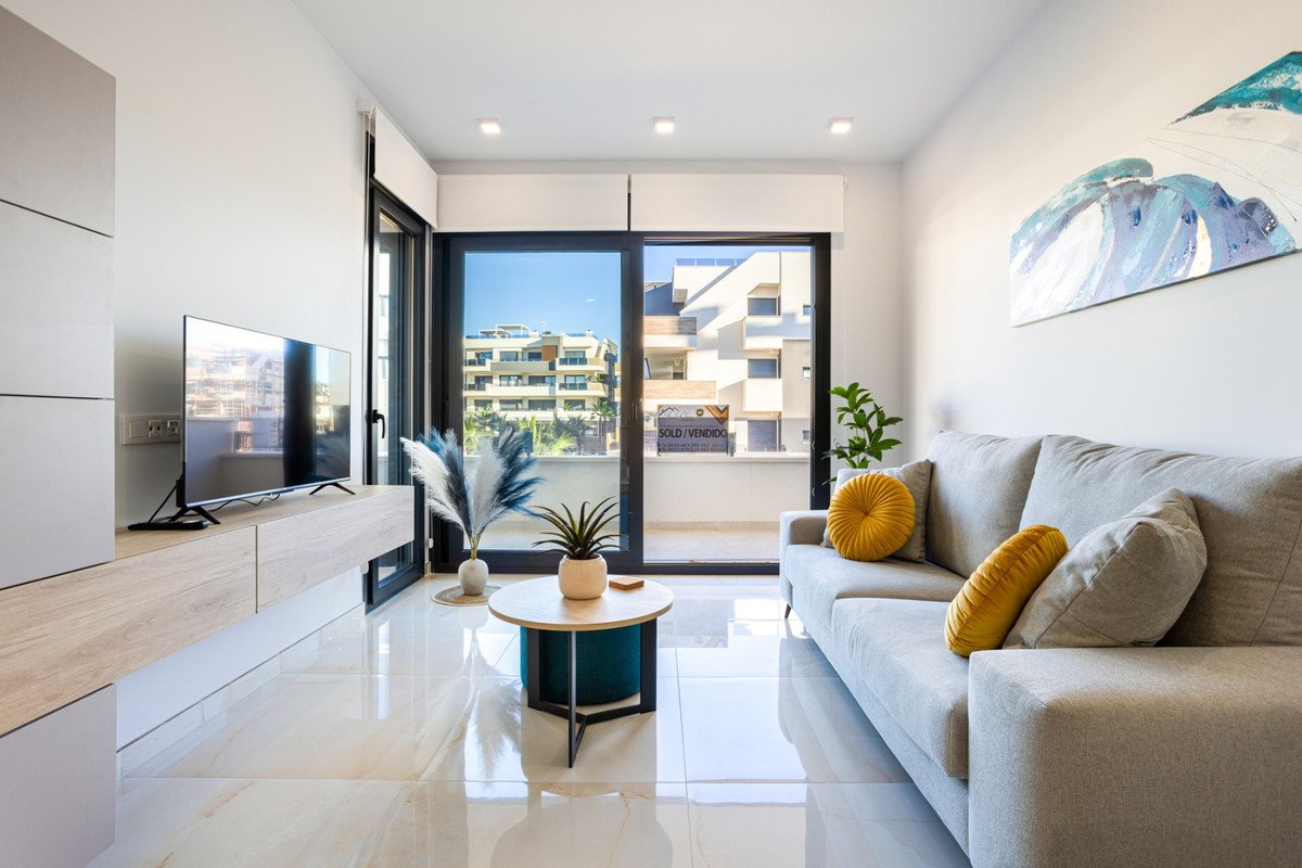 2 Bed Ground Floor Apartment in Los Altos