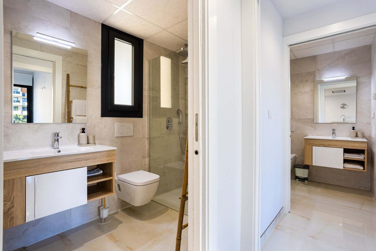 2 Bed Ground Floor Apartment in Los Altos