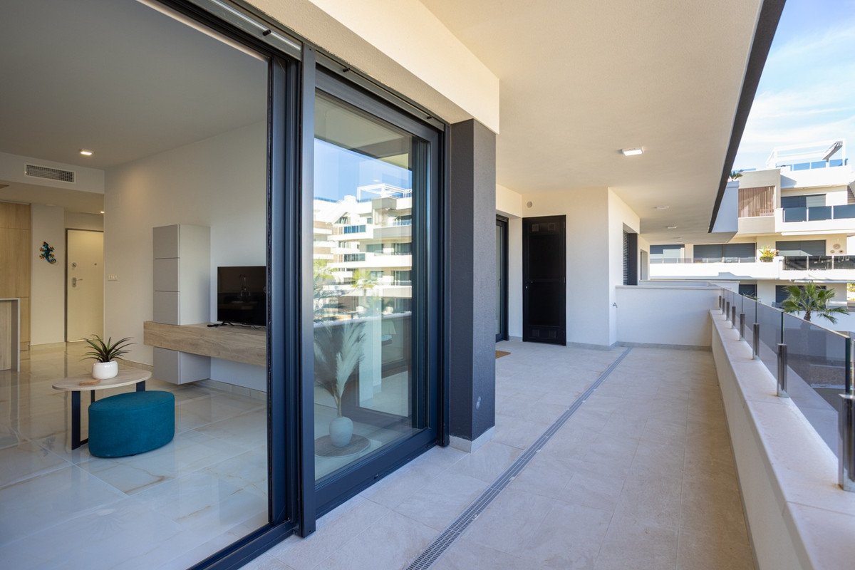2 Bed Ground Floor Apartment in Los Altos