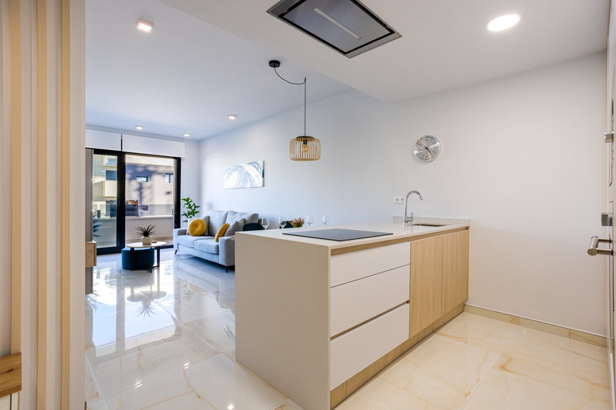 2 Bed Ground Floor Apartment in Los Altos