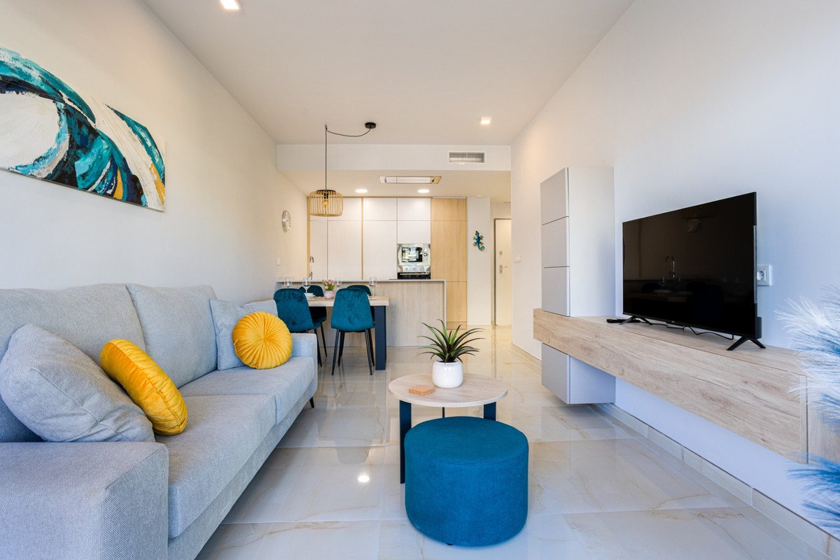 2 Bed Ground Floor Apartment in Los Altos