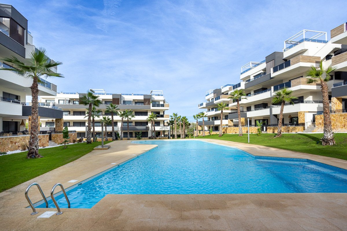 2 Bed Ground Floor Apartment in Los Altos