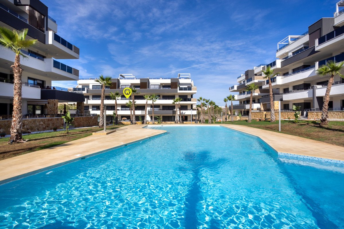 2 Bed Ground Floor Apartment in Los Altos