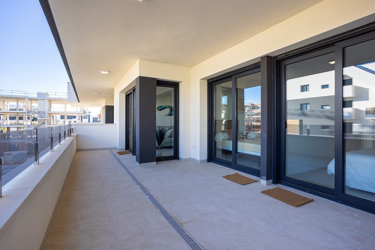 2 Bed Ground Floor Apartment in Los Altos