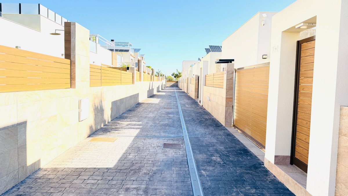 3 Bed Semi-Detached House in Los Montesinos