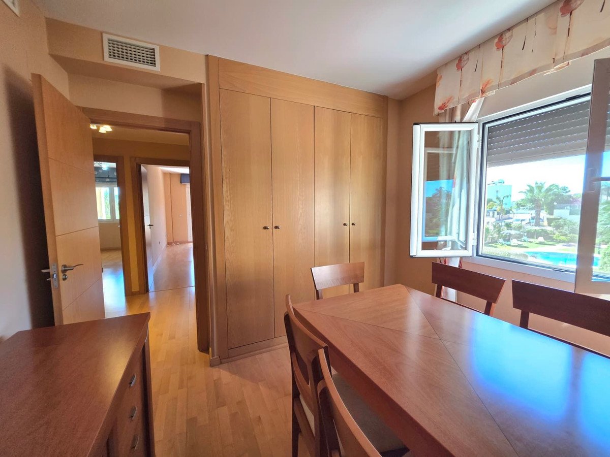3 Bed Middle Floor Apartment in Selwo