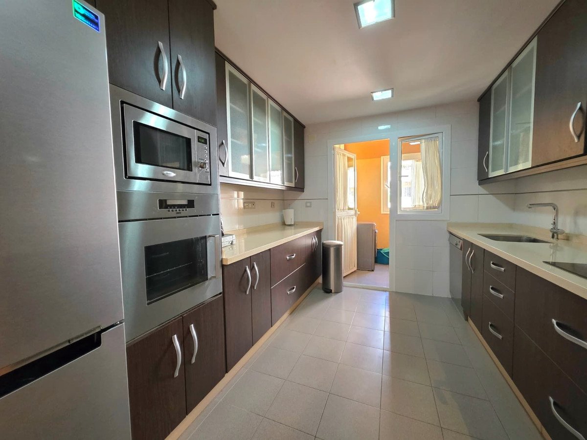 3 Bed Middle Floor Apartment in Selwo