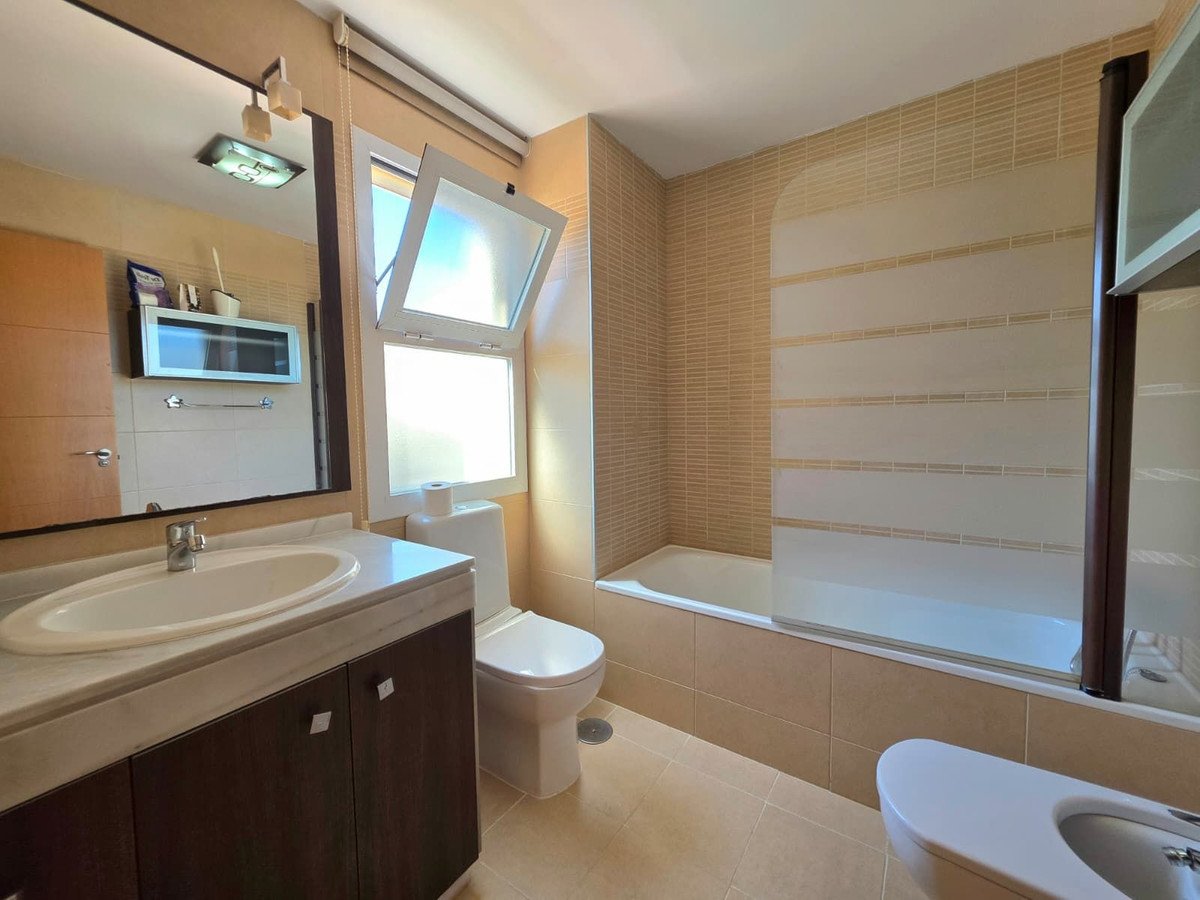 3 Bed Middle Floor Apartment in Selwo